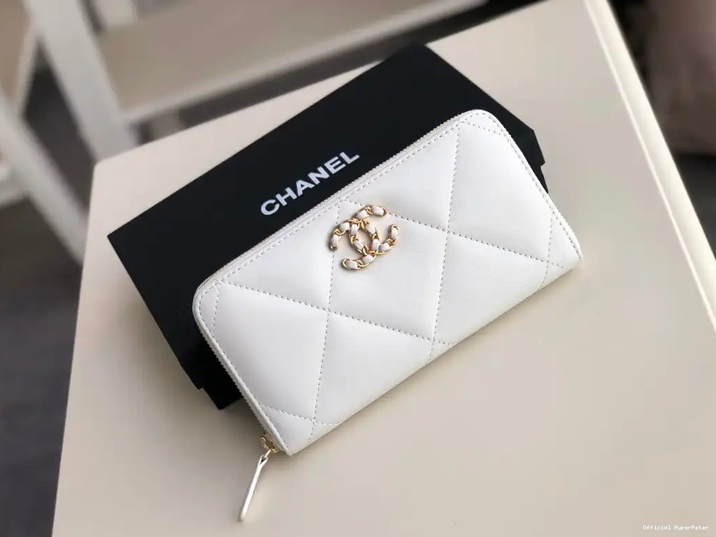 Hyper Peter 19 ZIPPED WALLET CHANEL 0628
